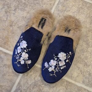 Wendy Williams Faux Fur Navy Embroidered Floral Slippers Size Medium Or 7-8